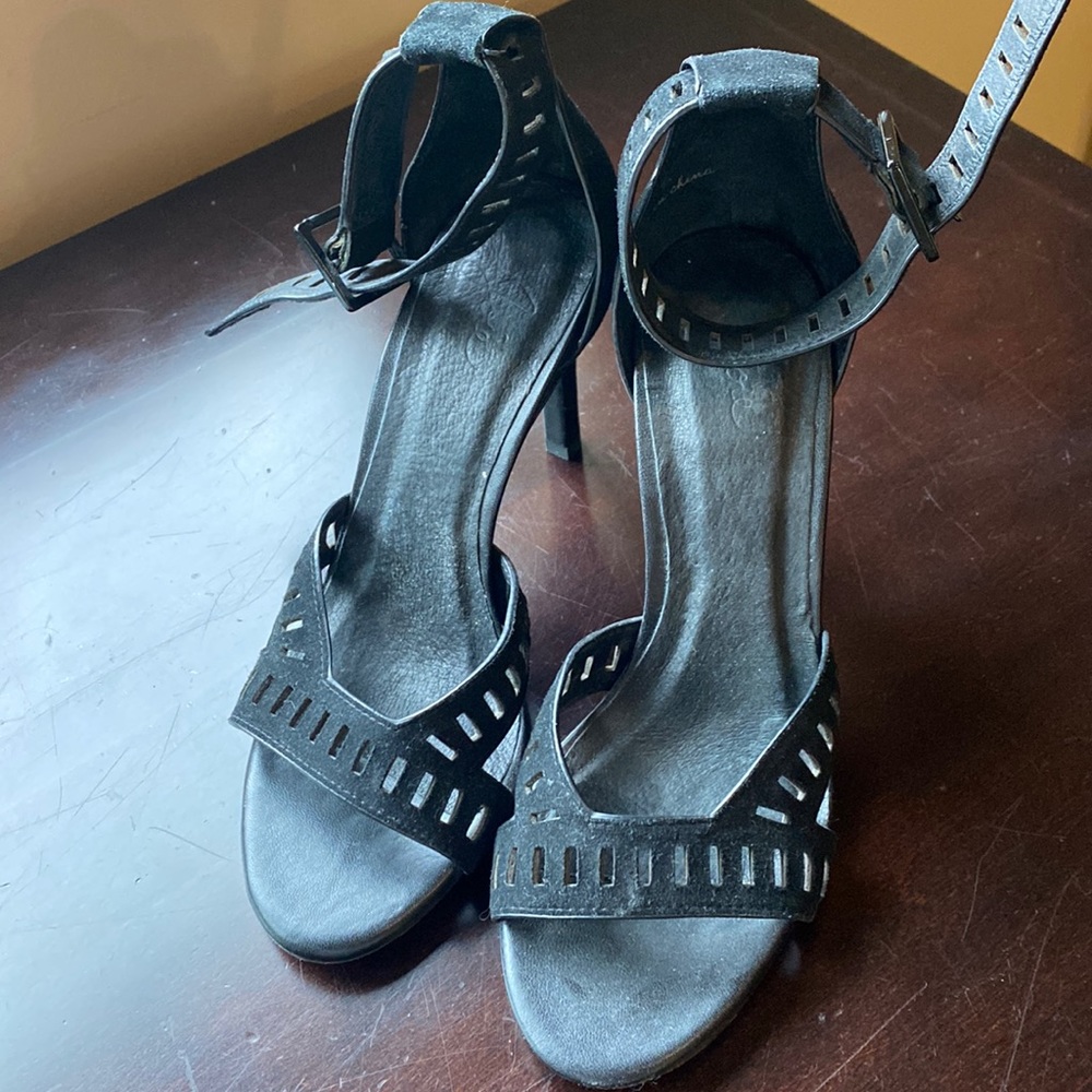 Black size 35 1/2 Joie shoes.. worn